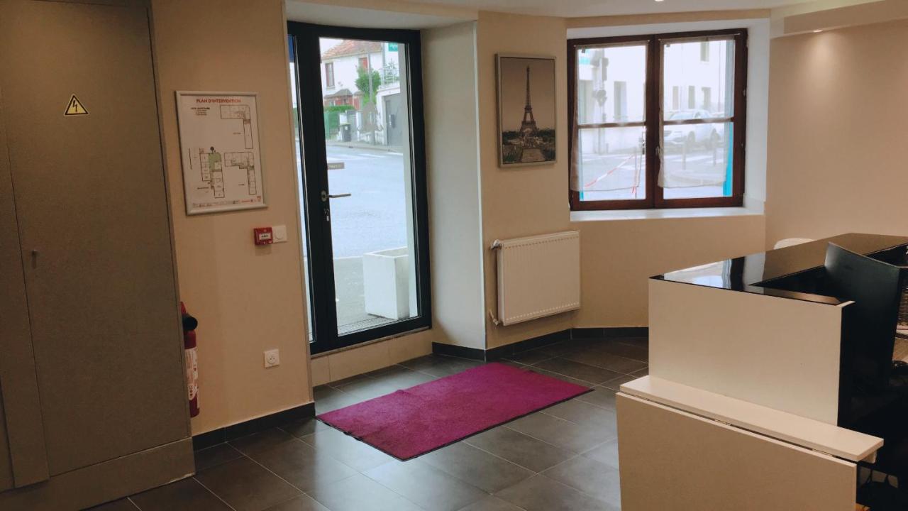 Hôtel Sainte-Barbe Guignes-Rabutin Extérieur photo